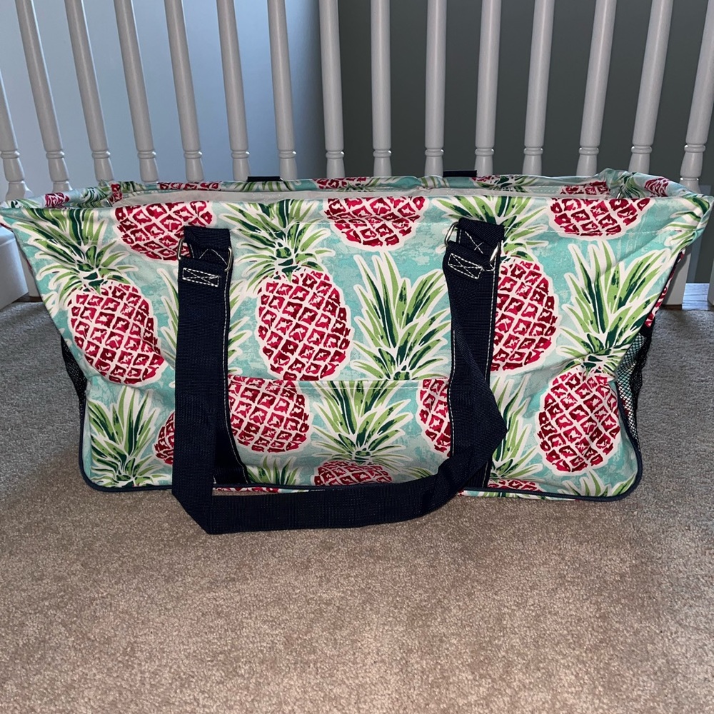 Ngil Pineapple open top xlarge tote NWT